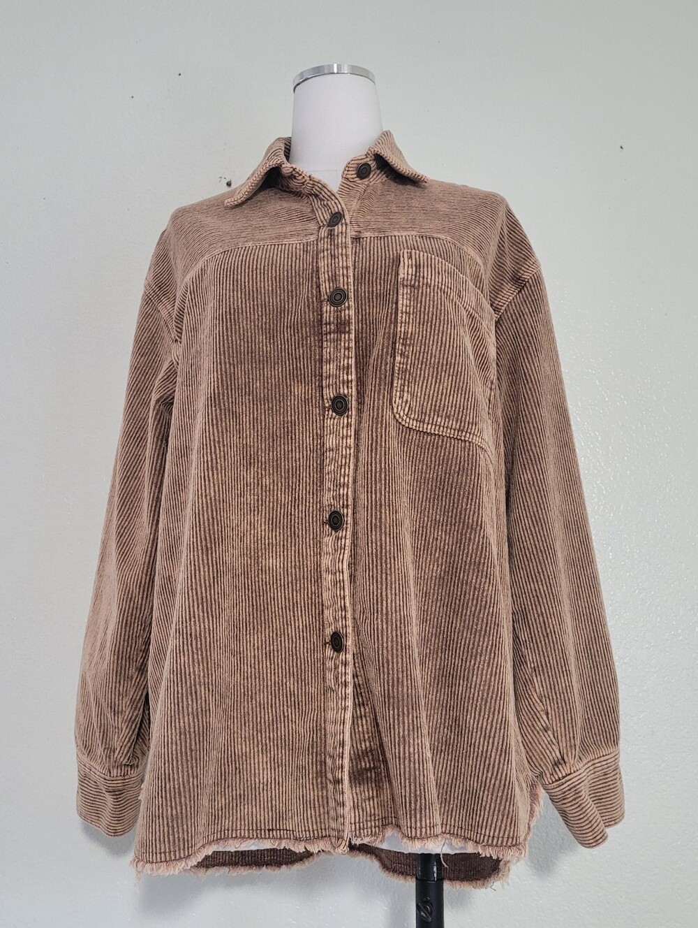 LaMiel Corduroy Button-Up Oversized Shirt Jacket in Light Brown Size Medium